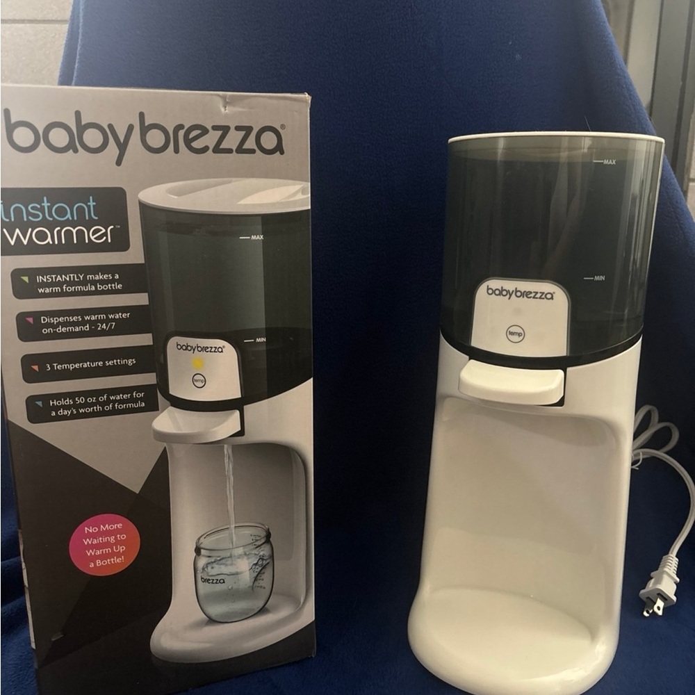 Baby Brezza Instant Warmer in White and Black